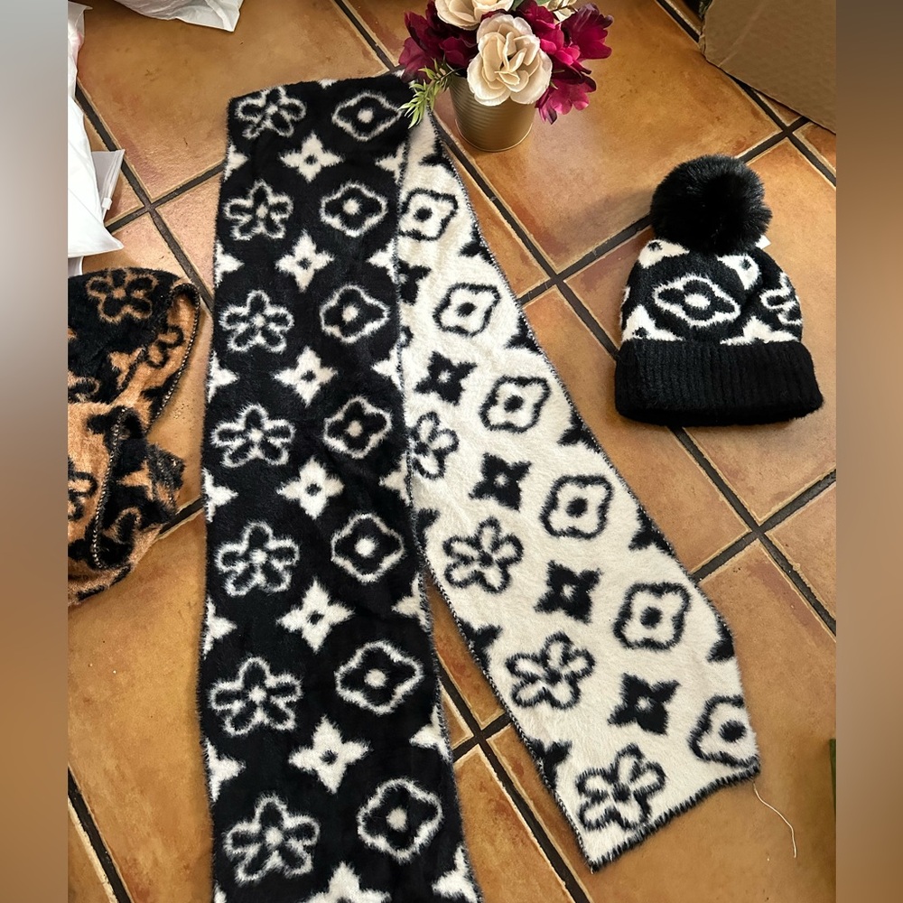 Fuzzy scarf and hat set 🤩